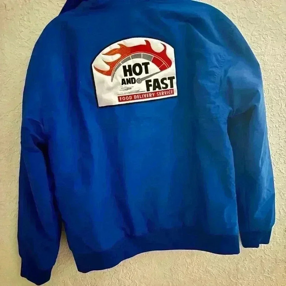 New Patagonia women’s jacket from movie set - Picture 4 of 6